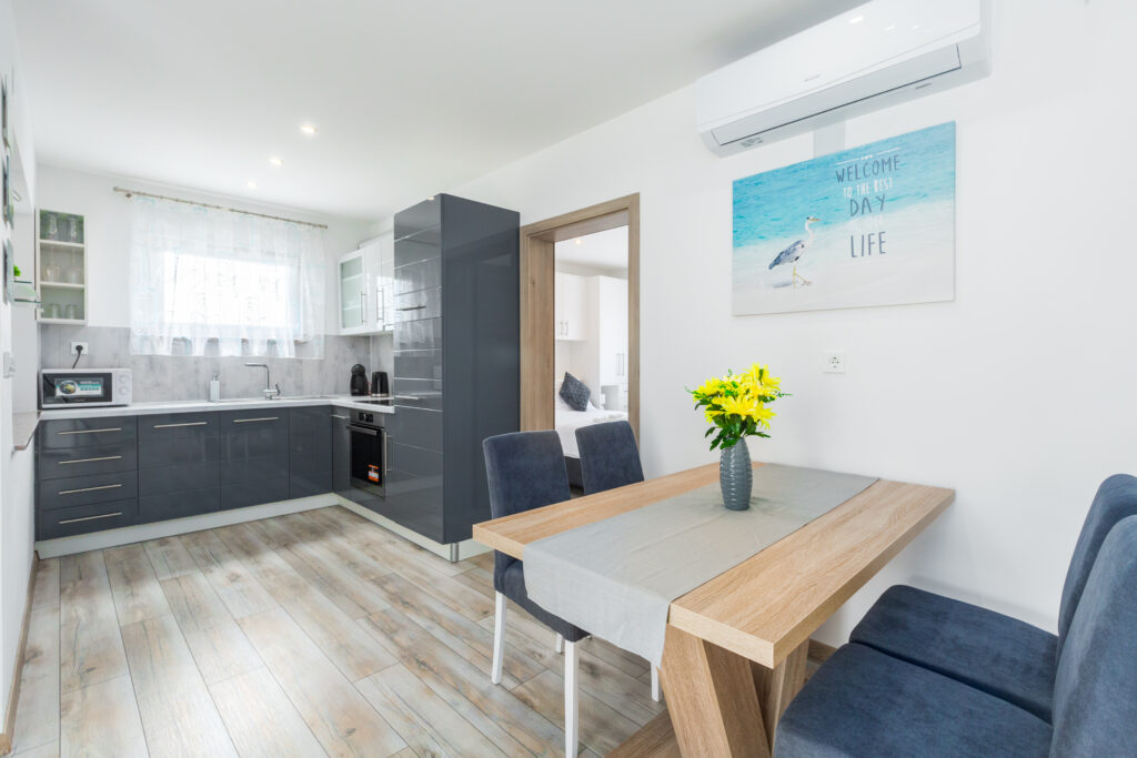 Angle view on the kitchen and dinning table.